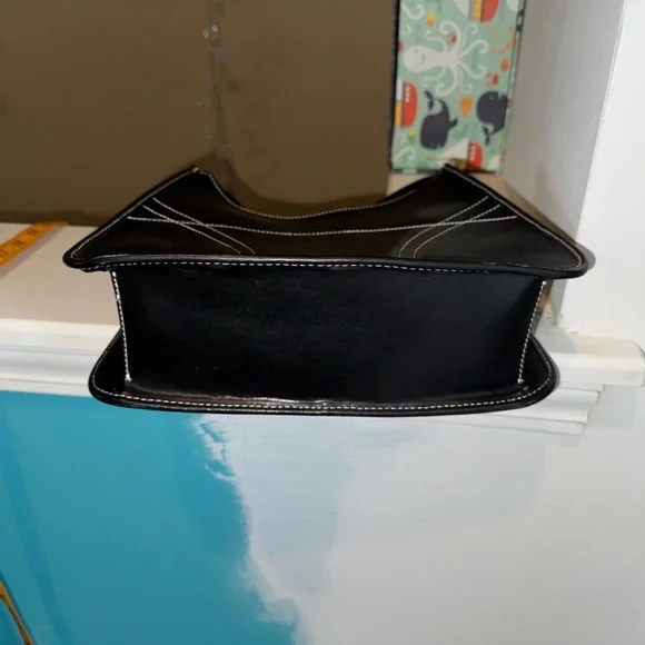 Kenneth Cole Reaction black leather shoulder bag - Picture 9 of 9